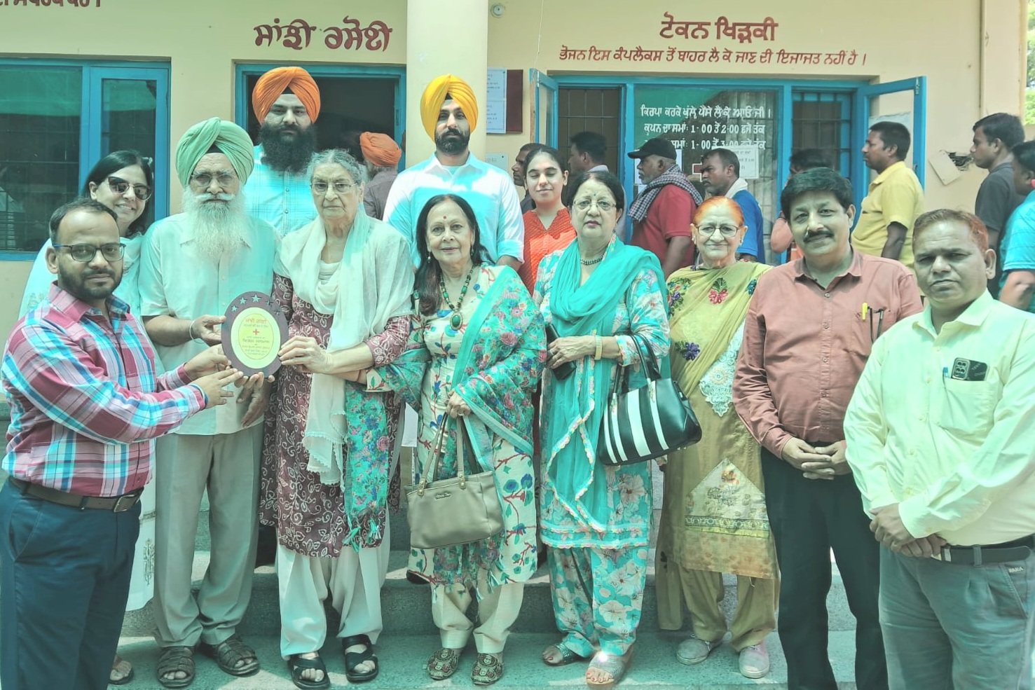 बिंदु रंधावा ने साझी रसोई में 5100 रुपए का योगदान दिया